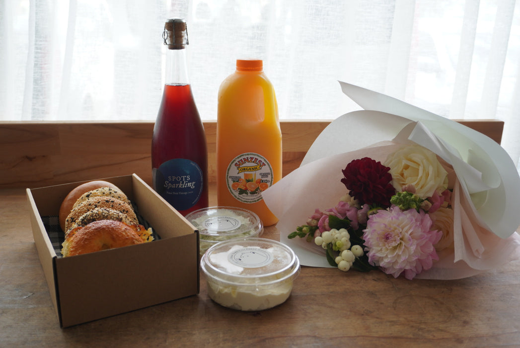 Mother's Day package with sparkling wine and large bouquet