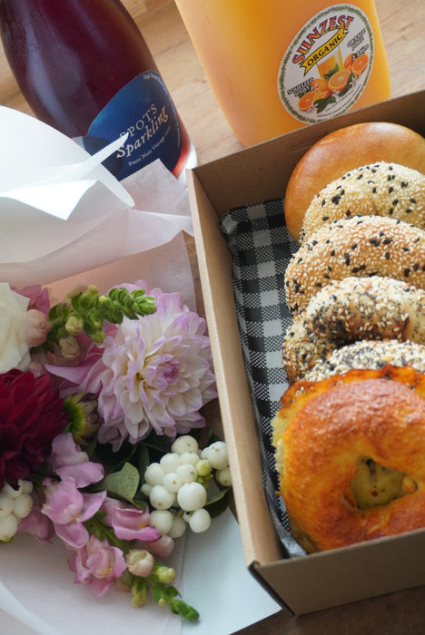Mother's Day package with sparkling wine and large bouquet